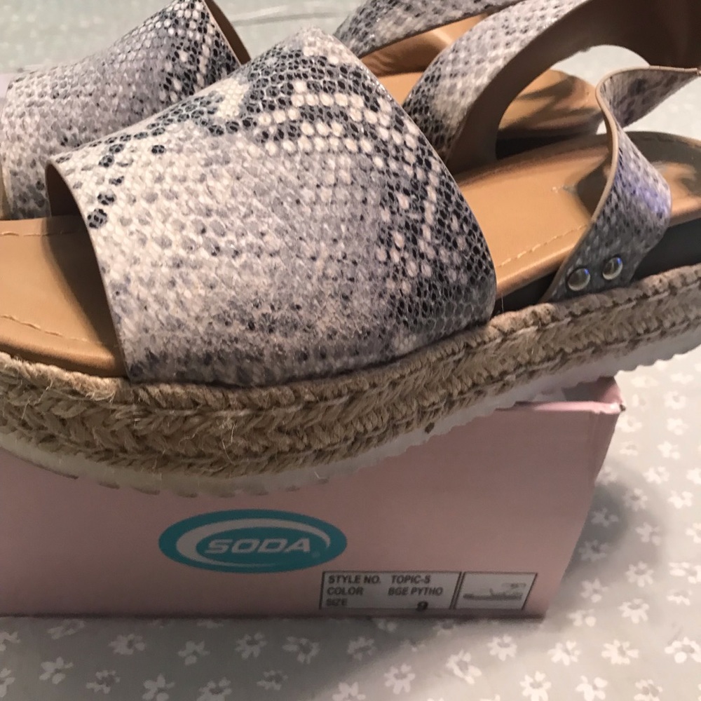 Platform sandals